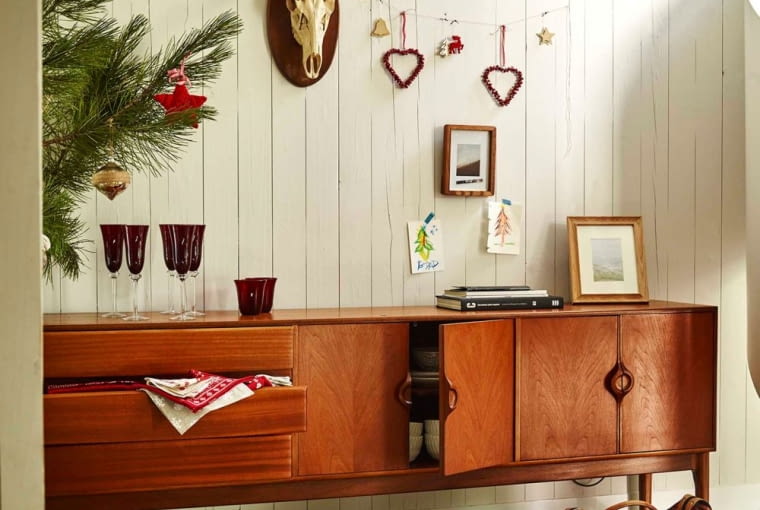 ZARA Home: szklany kieliszek w falisty wzór - 29,90 zł; szklanka w falisty wzór - 19,90 zł; ramka z naturalnego drewna - 79,90 zł. święta, boże narodzenie, ZARA Home