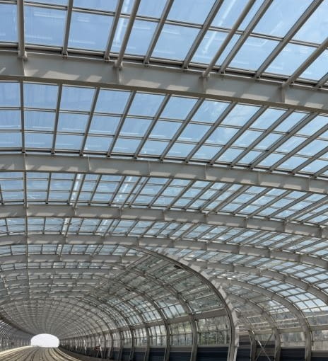 Szklane tunele na trasie AK