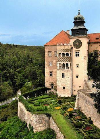 Widok na Zamek na Pieskowej Skale.