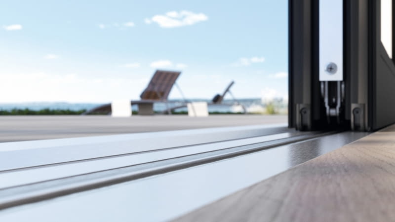 Próg zero milimetrów w drzwiach podnoszono-przesuwnych Schüco LivIngSlide z PVC-U. Próg zero milimetrów w drzwiach podnoszono-przesuwnych Schüco LivIngSlide z PVC-U.