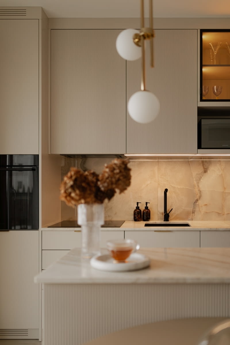 Monochromatyczny apartament w Gdyni