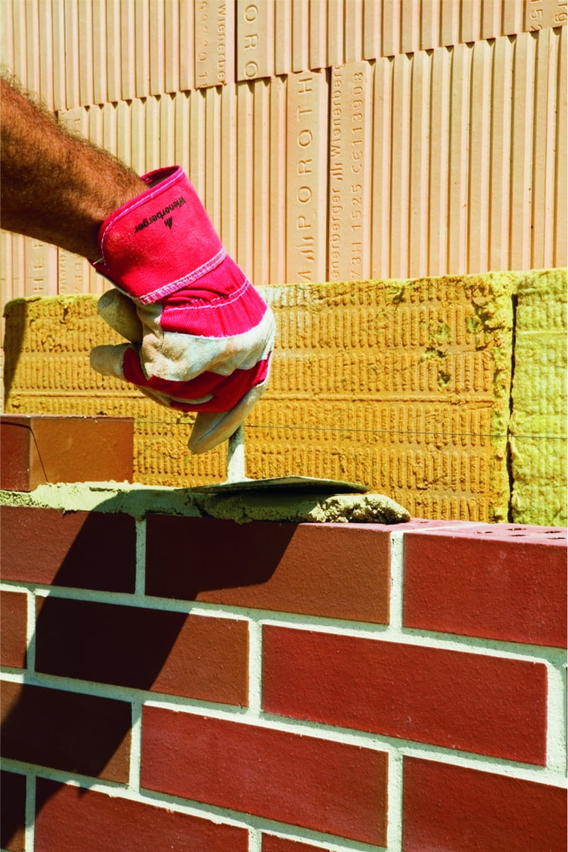 Główną część konstrukcyjną ścian trójwarstowych można wznosić ze wszystkich materiałów używanych do murowania ścian nośnych Główną część konstrukcyjną ścian trójwarstowych można wznosić ze wszystkich materiałów używanych do murowania ścian nośnych