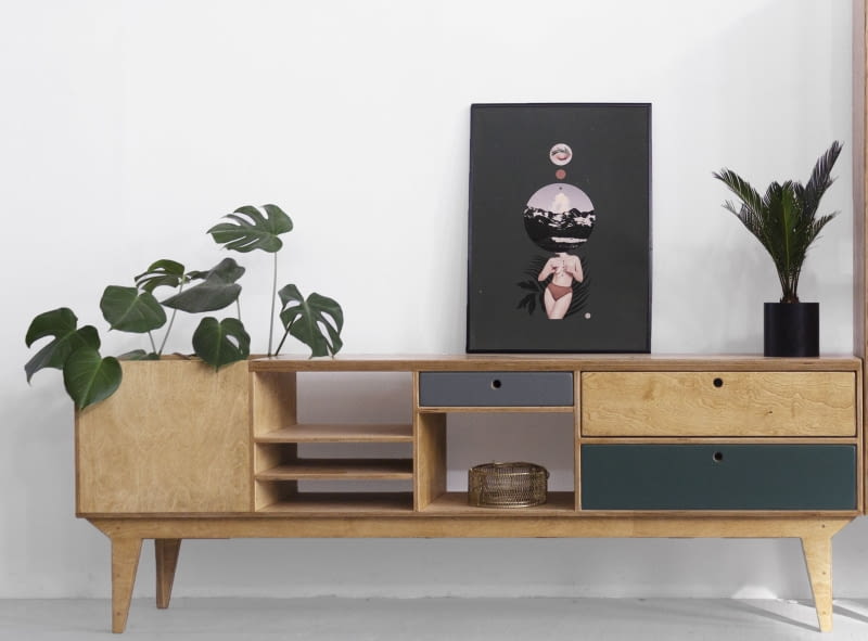 Szafka rtv Uran.2, sklejka, 210 x 40 x 60 cm, 5390 zł.