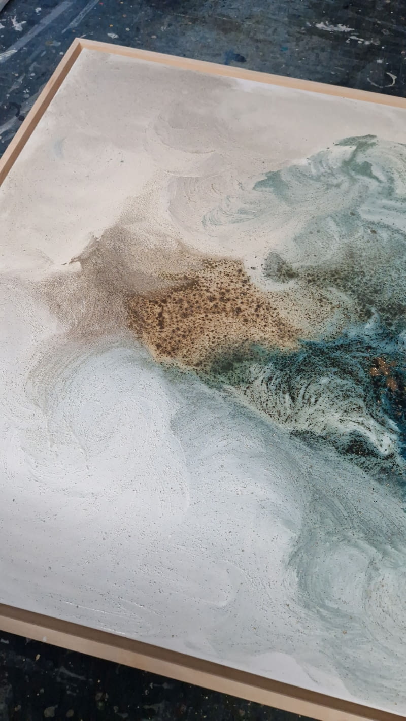 Czas zapisany w tkaninie: malarstwo Magdaleny Lenartowicz