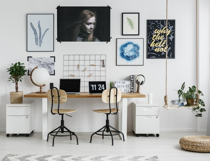 Białe mieszkanie w stylu skandynawskim