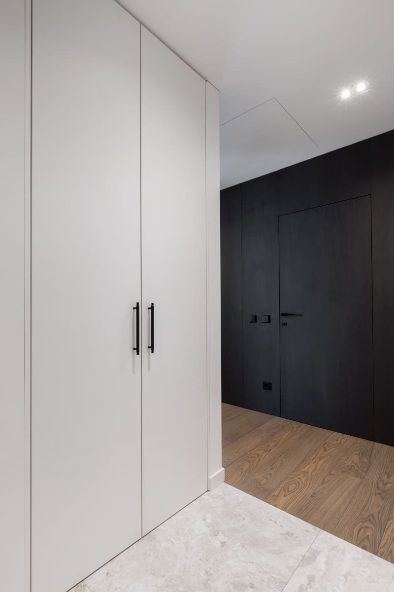 Minimalistyczne mieszkanie w czerni i bieli Minimalistyczne mieszkanie w czerni i bieli