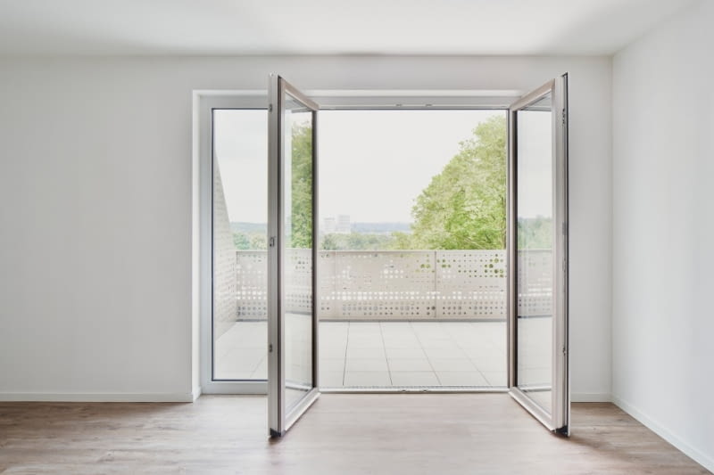 Elementy okienne w systemie Schüco LivIng 82 AS z PVC-U idealnie wpisały się w koncepcję osiedla. Elementy okienne w systemie Schüco LivIng 82 AS z PVC-U idealnie wpisały się w koncepcję osiedla.