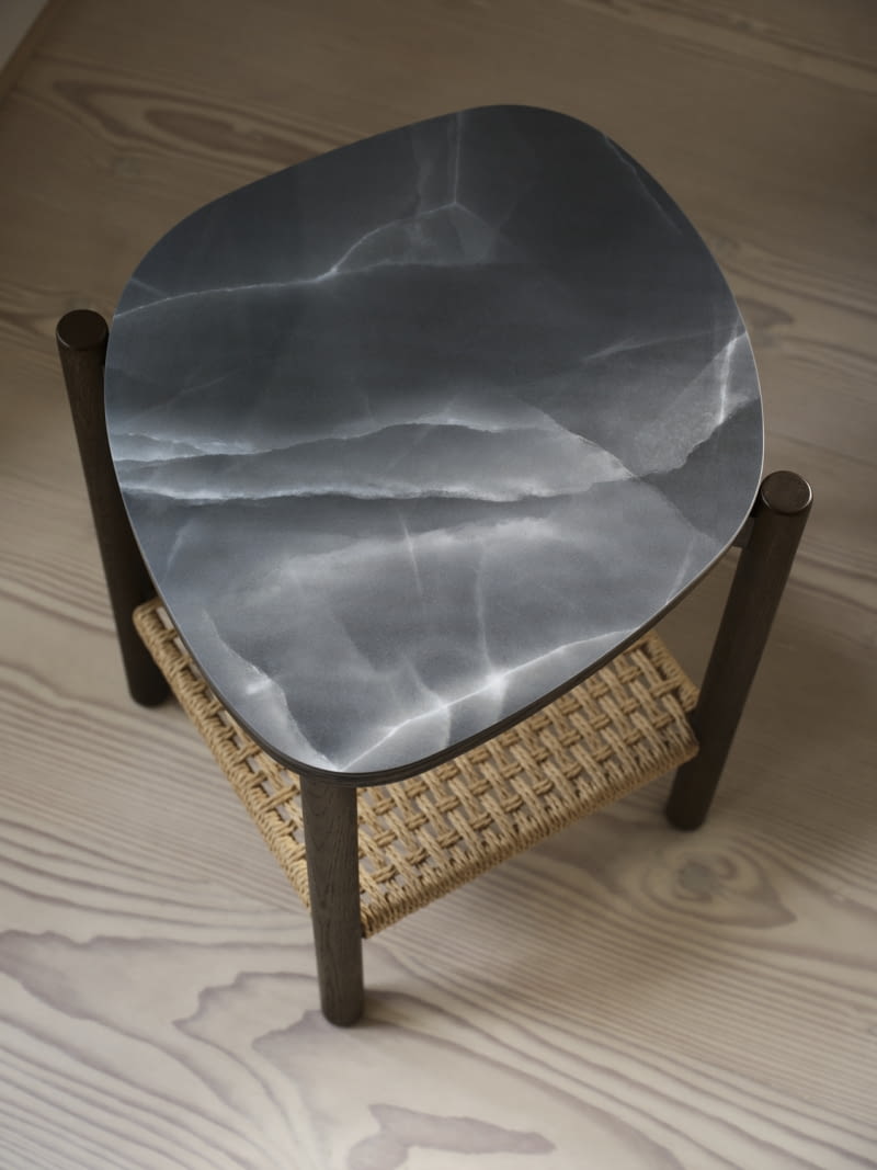 Stolik pomocniczy z ceramicznym blatem
