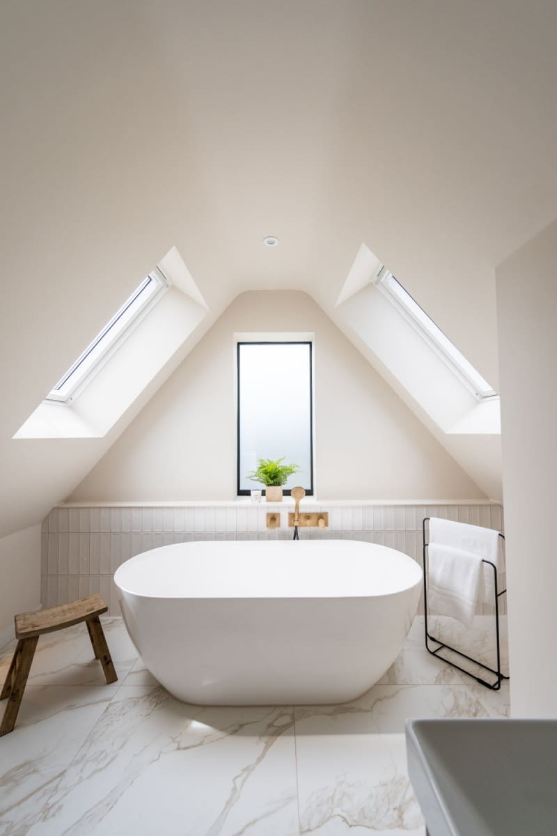 Jak urządzić funkcjonalną łazienkę na poddaszu? Jak urządzić funkcjonalną łazienkę na poddaszu?