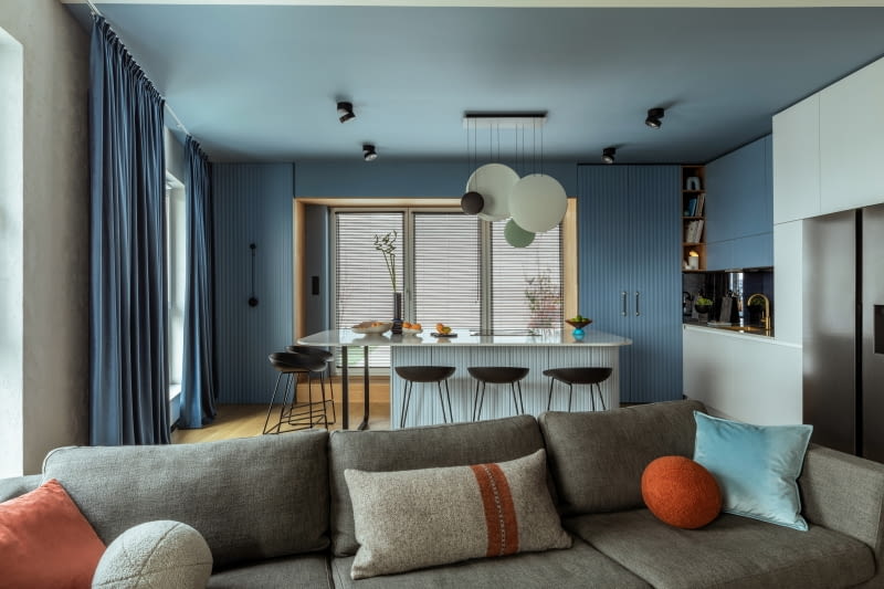 Kolorowy sufit - propozycje aranżacji wnętrz Kolorowy sufit - propozycje aranżacji wnętrz