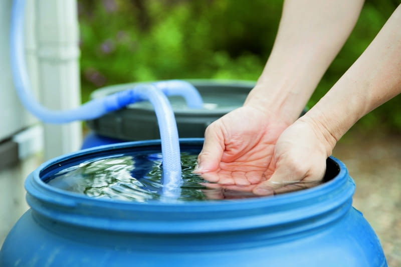 Nie tylko termomodernizacja budynków jest objęta opieką finansową państwa. Przewidziany jest też zwrot kosztów z tytułu zbierania deszczówki w obrębie swojego gospodarstwa