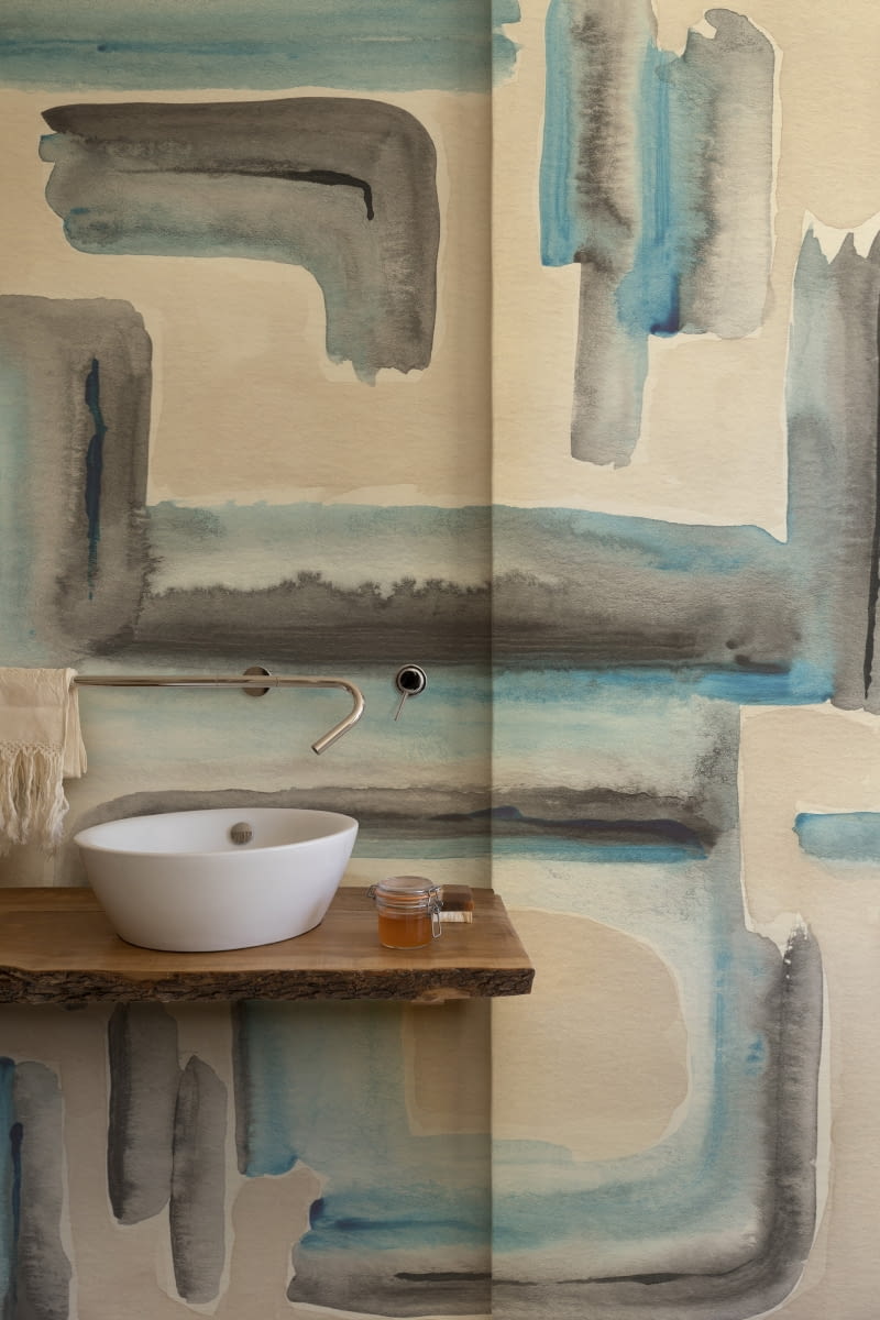 Fototapeta Wall & Deco Wet Frattempo z abstrakcyjnym wzorem wykonanym farbami akwarelowymi przypomina labirynt ukazany w artystycznym charakterze. Nowoczesny i odważny projekt polecany jest do strefy wilgotnej oraz mokrej.