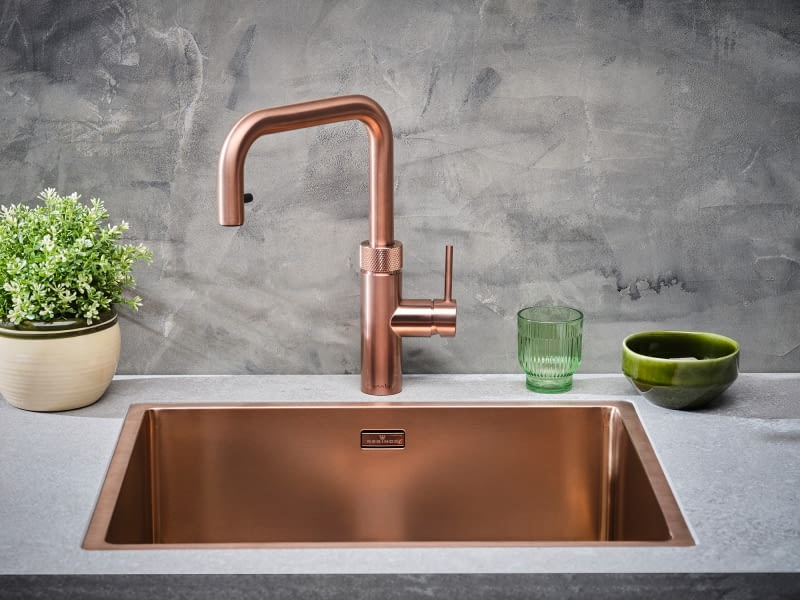 Do małej kuchni lepiej wybrać zlewozmywak jednokomorowy. Warto też zadbać o jego ładny wygląd. Tu model New York marki Reginox.