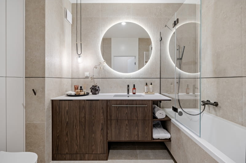 Harmonia formy i funkcji – mieszkanie pokazowe na warszawskich Bielanach