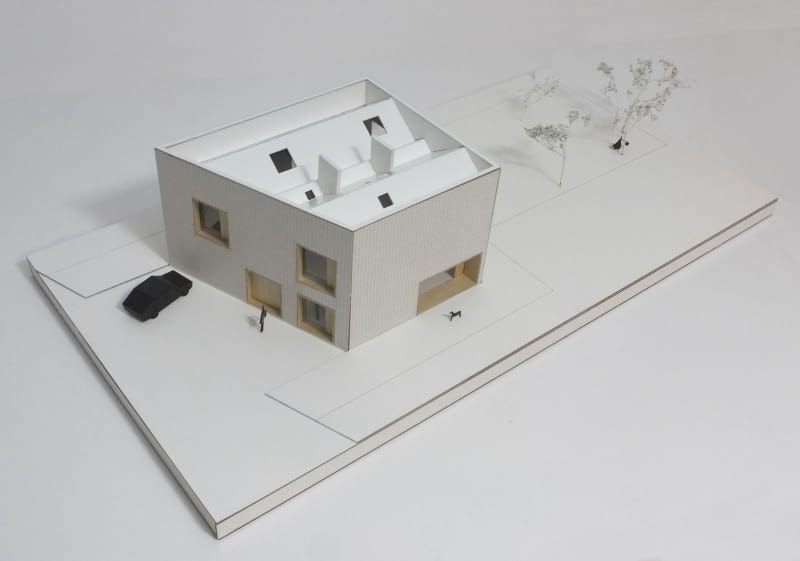 Makieta domu jednorodzinnego w Warszawie o powierzchni 265 mkw. Projekt: MFRMGR ARCHITEKCI: Marta Frejda, Michał Gratkowski, Waldemar Nowicki, Jarosław Urbański Jednorodzinny dom w Warszawie o powierzchni 265 mkw. Projekt: MFRMGR ARCHITEKCI: Marta Frejda, Michał Gratkowski, Waldemar Nowicki, Jarosław Urbański