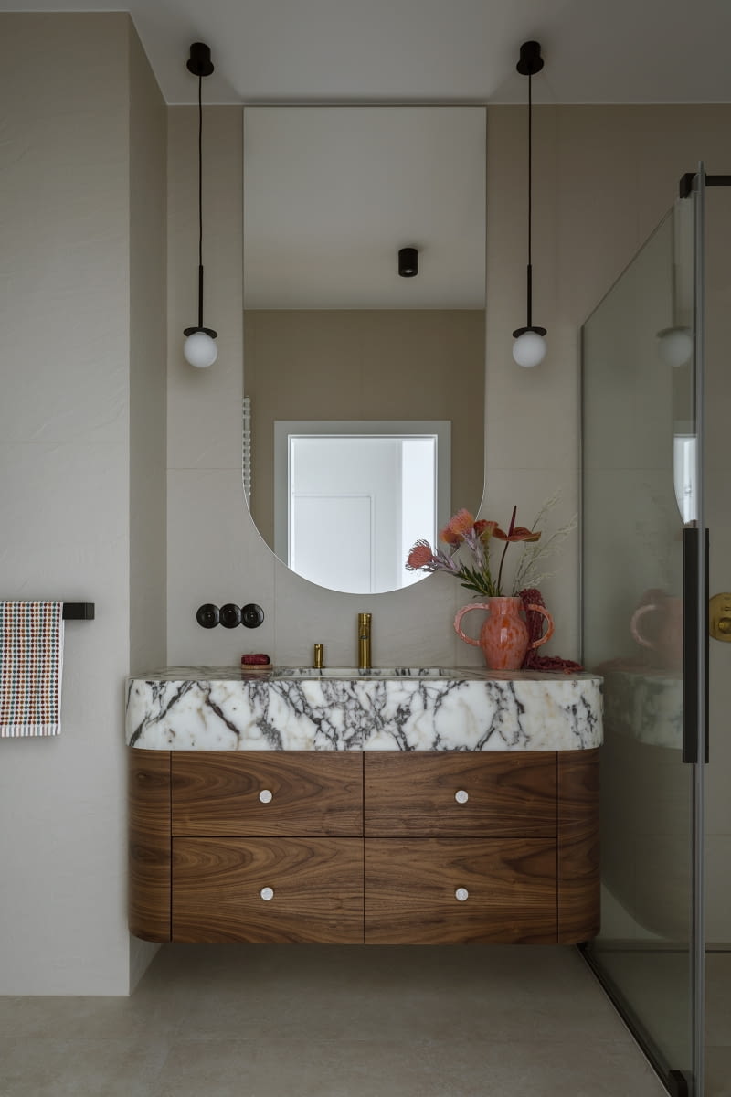 Mieszkanie, na warszawskiej Woli, które czaruje formą i kolorem Mieszkanie, na warszawskiej Woli, które czaruje formą i kolorem