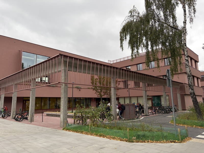 Nowa siedziba Szkoły Podstawowej nr 119 im. 3. Berlińskiego Pułku Piechoty Nowa siedziba Szkoły Podstawowej nr 119 im. 3. Berlińskiego Pułku Piechoty