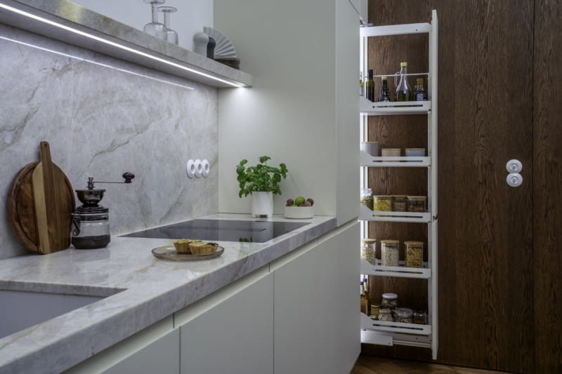 Efektowna ściana nad blatem kuchennym