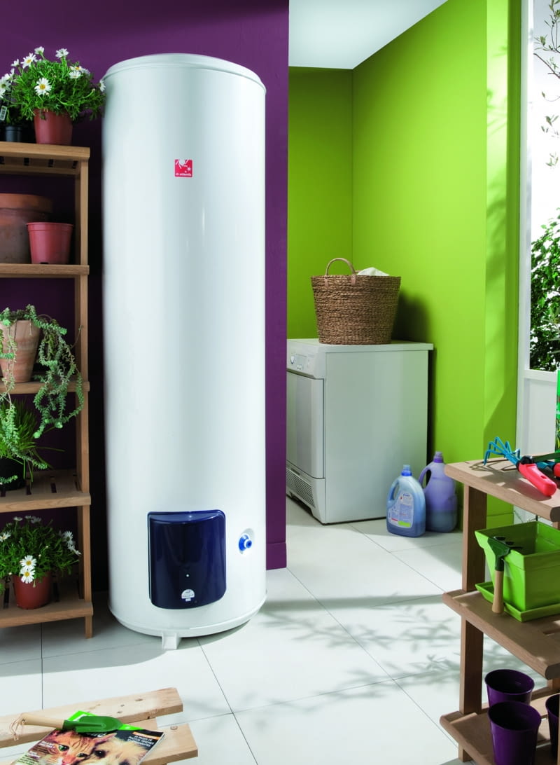 Tego typu stojący ogrzewacz o pojemności  200 l świetnie się sprawdzi, gdy potrzeba  dużej ilości c.w.u.