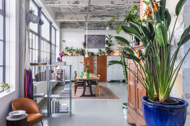 Klimatyczne mieszkanie z kolorowymi akcentami