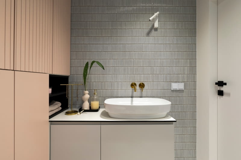 Półki i szafki w łazience