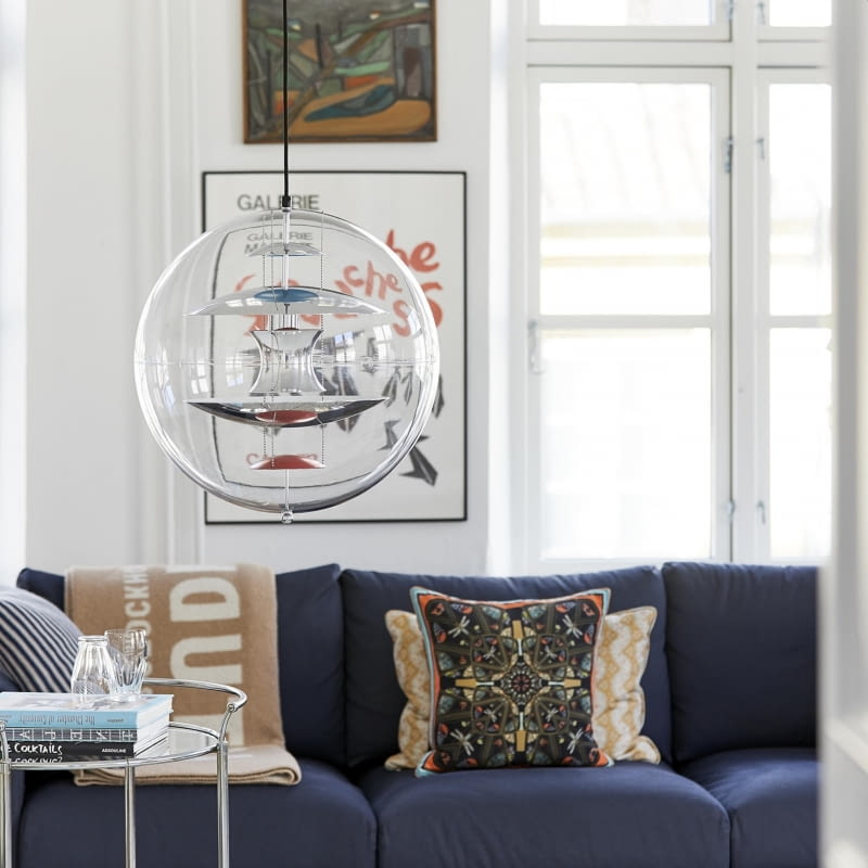 Lampa wisząca Globe (Verpan), śr. 40 cm, chrom, czerwony, niebieski, 4340 zł Lampa wisząca Globe (Verpan), śr. 40 cm, chrom, czerwony, niebieski, 4340 zł