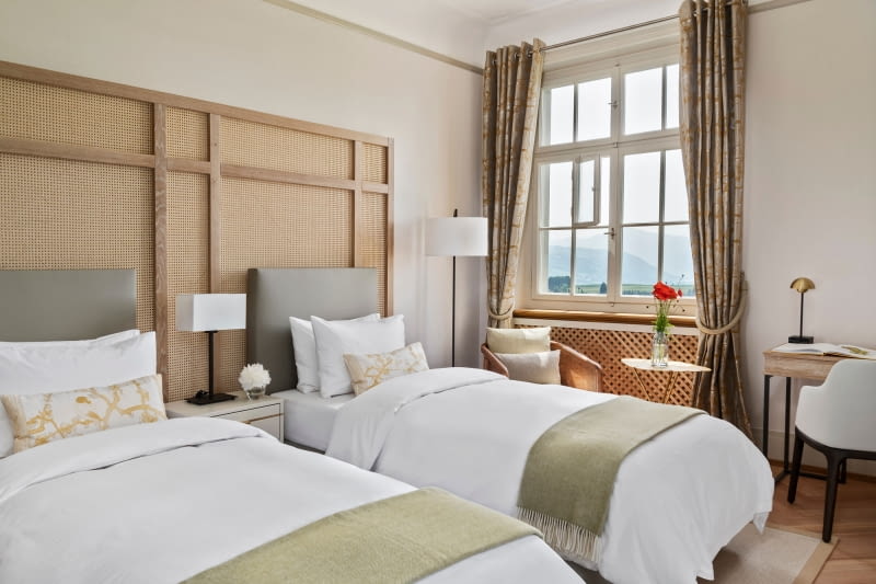 Majestatyczna willa posiada łącznie 13 sypialni, każda z własną łazienką.