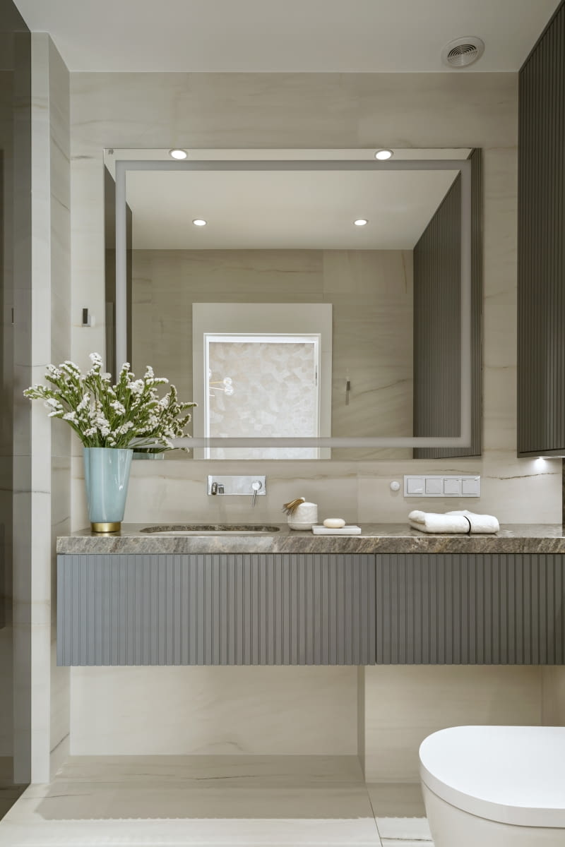 Umywalki w nowoczesnym wydaniu pełnią również funkcję dekoracyjną. Ważne jest to, jak wyeksponujemy ją w łazienkowej przestrzeni oraz jakie dobierzemy do niej dodatki Strefa umywalki