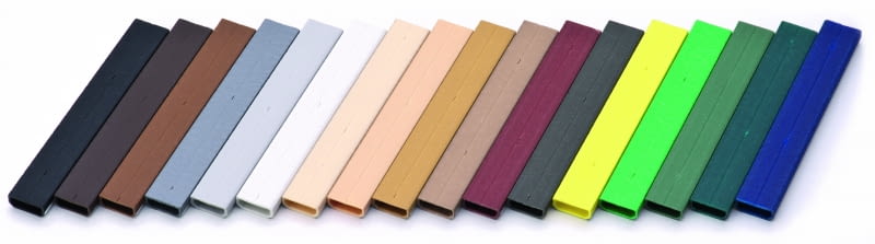 Matowa powierzchnia ciepłych ramek dystansowych zapobiega odblaskom, a dzięki możliwości wyboru spośród kilkunastu kolorów szyba zespolona będzie pasować do każdego okna