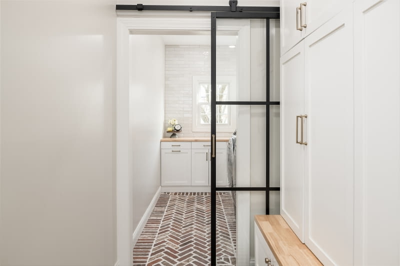 Jasne i eleganckie małe mieszkanie