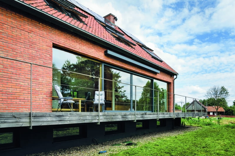 Nowoczesne okna energooszczędne mogą łączyć wysoką przepuszczalność światła z optymalną przepuszczalnością energii dzięki zastosowaniu specjalnych powłok, które równoważą te dwie funkcje