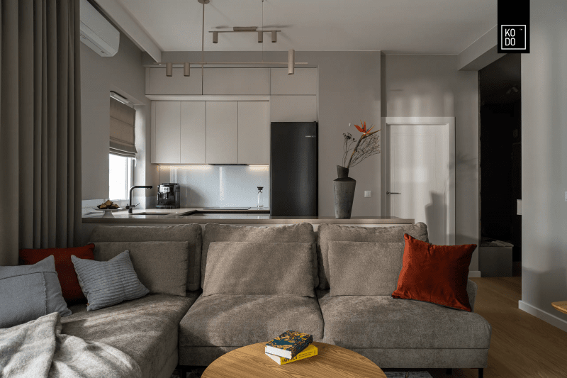 Harmonia natury i mocne akcenty: aranżacja 75-metrowego mieszkania