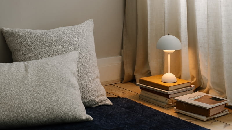 Lampa przenośna Flowerpot VP9 biała, proj. V. Panton, &Tradition Lampa przenośna Flowerpot VP9 biała, proj. V. Panton, &Tradition