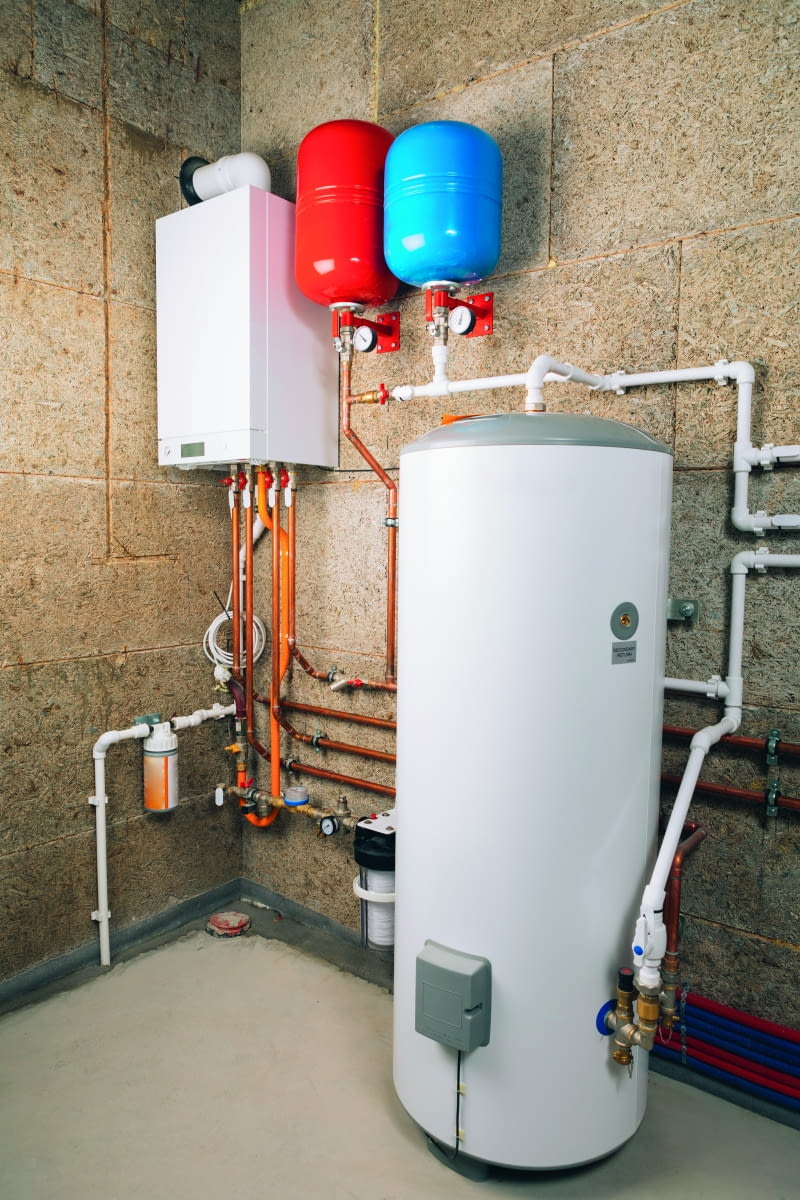 Podczas modernizacji systemu grzewczego kondensacyjny kocioł na gaz i współpracujący z nim pojemnościowy zasobnik ciepłej wody zabezpiecza się przed wzrostem ciśnienia zamkniętymi naczyniami wzbiorczymi Podczas modernizacji systemu grzewczego kondensacyjny kocioł na gaz i współpracujący z nim pojemnościowy zasobnik ciepłej wody zabezpiecza się przed wzrostem ciśnienia zamkniętymi naczyniami wzbiorczymi