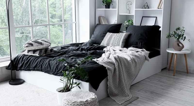 Łóżko przy oknie Łóżko przy oknie