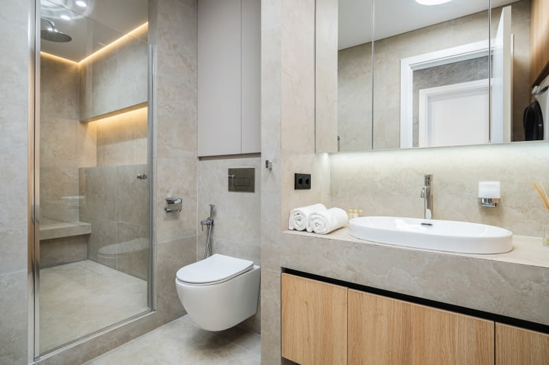 Półki i szafki w łazience