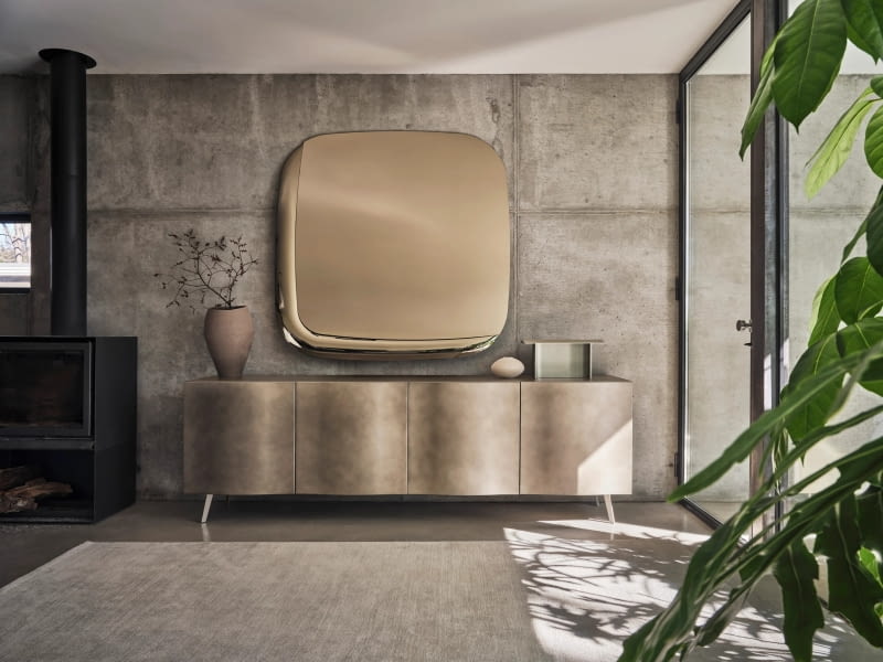 Lustro Colette (Calligaris), brązowe szkło, 90 x 90 cm, 4679 zł, eyeondesign.pl