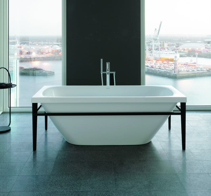 Wanny wolno stojące mają wyjątkowy styl, który przyciąga uwagę. Stanowią centralny element łazienki i dodają jej przestronności