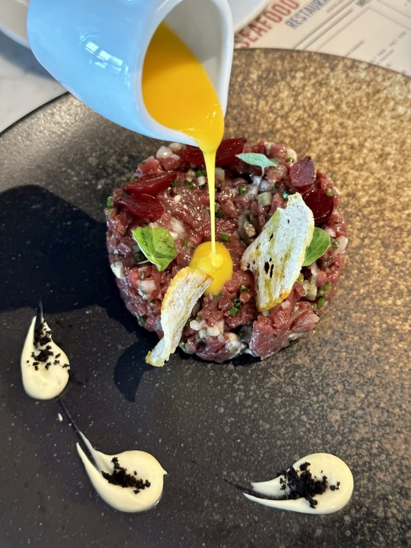 Tatar Wołowy z Ostrygą