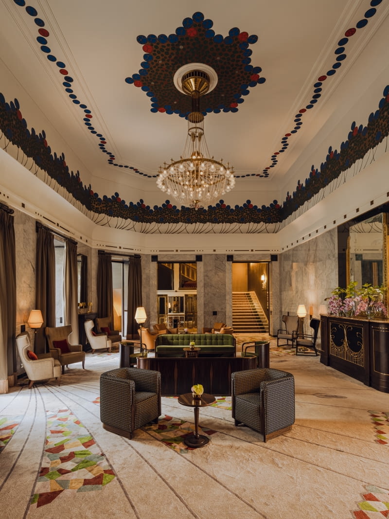 Lobby w hotelu Bristol obecnie Lobby w hotelu Bristol obecnie