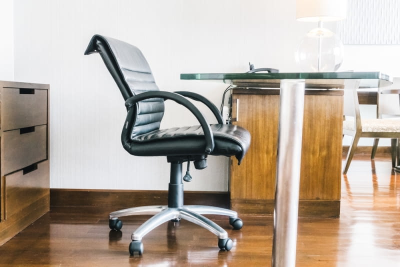 Krzesło powinno być tak samo ergonomiczne dla osób o różnym wzroście i różnej wadze Krzesło powinno być tak samo ergonomiczne dla osób o różnym wzroście i różnej wadze