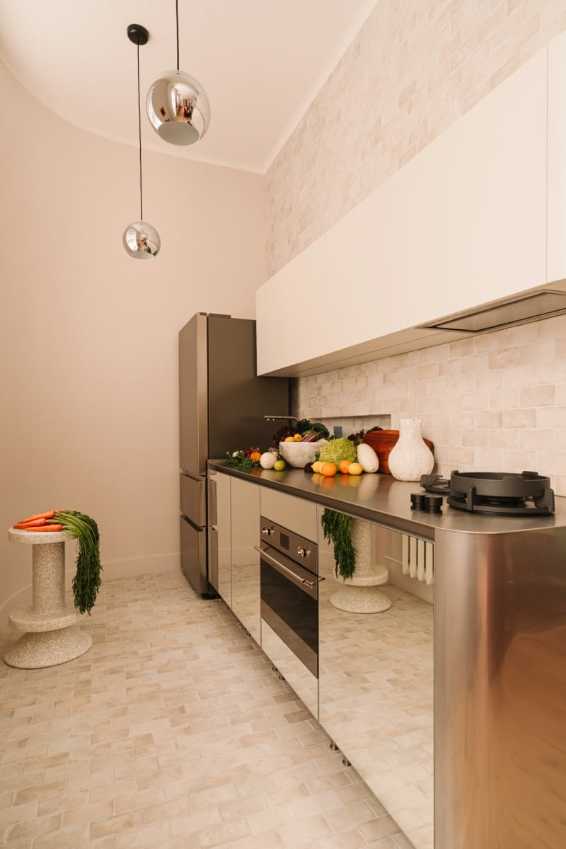 Eklektyczna aranżacja mieszkania w zabytkowej kamienicy