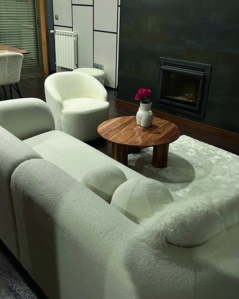 Sofa dla 3 osób Leiren Boucle Biały, 68 x 224 x 87 cm, 2559 zł, beliani.pl