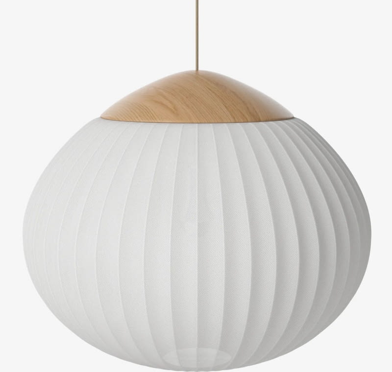 Lampa wisząca Acorn (Bolia), szkło, drewno dębowe, śr. 50 cm, 4399 zł, scandinavianliving.pl