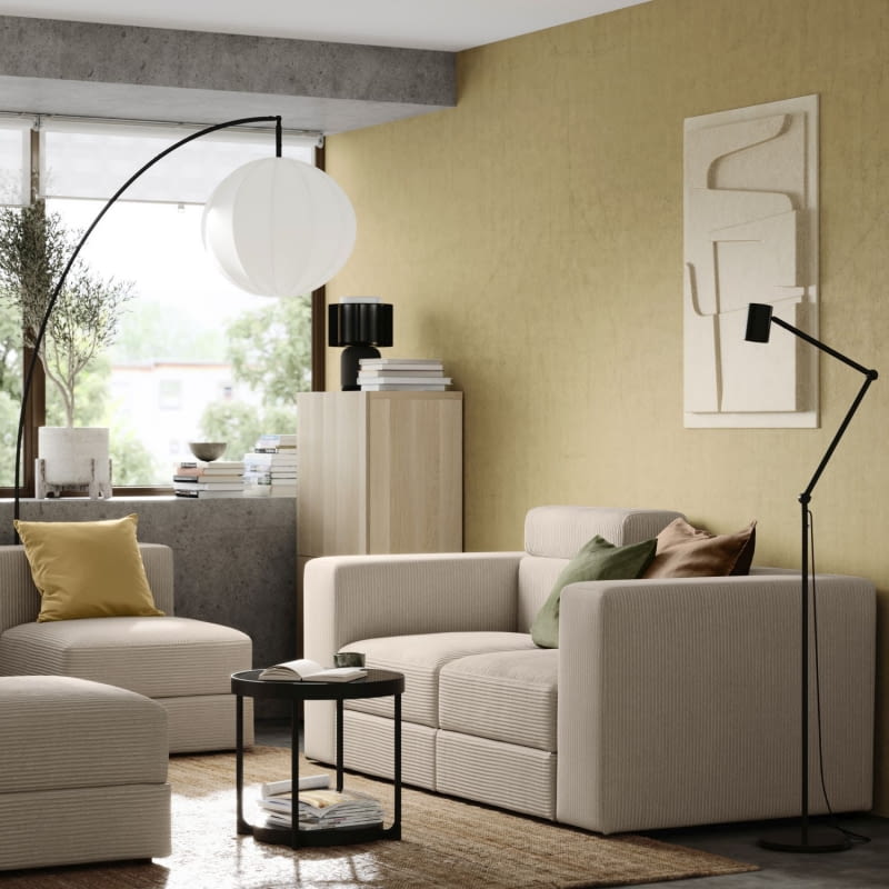 Mieszkanie z żółtą ścianą