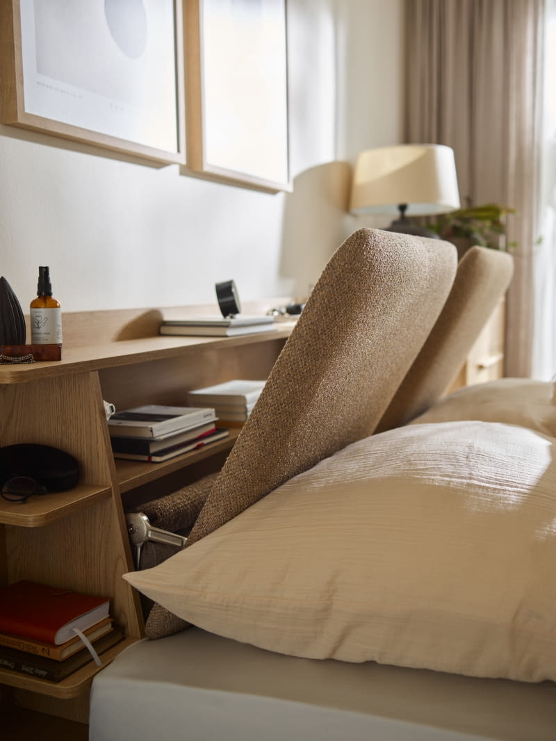 Łóżka Well dostępne są w kilku rozmiarach, również w wariancie z jednolitym zagłówkiem, bez regału.