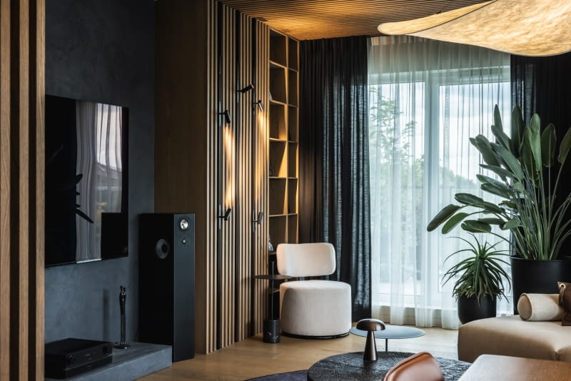 Apartament z widokiem na staw: zaprojektowany z myślą o wyciszeniu Apartament z widokiem na staw: zaprojektowany z myślą o wyciszeniu