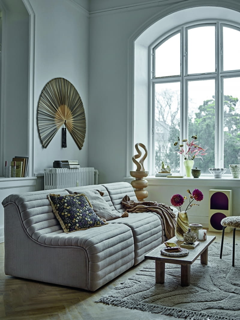 Fotel Allure, poliester, 79 x 73 x 95 cm, ok. 5260 zł; fotele można łączyć, by stworzyć wygodną sofę, bloomingville.com