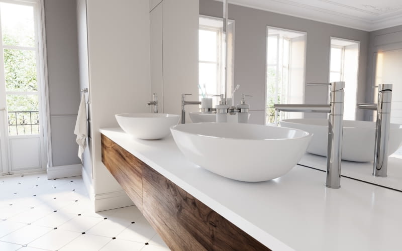 Takie rozwiązanie ma kilka czysto praktycznych zalet. Największą z nich jest to, że baterię nablatową możemy zamontować po dowolnej stronie umywalki.