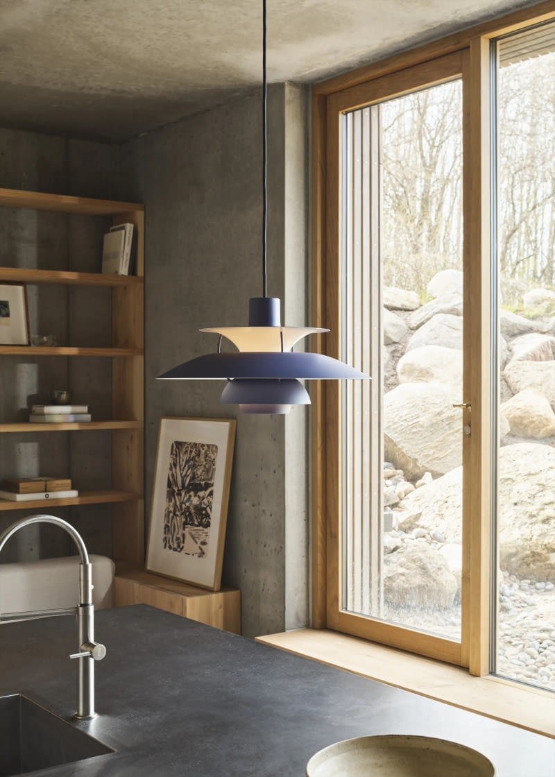 Lampa wisząca PH 5 (Louis Poulsen), stal, aluminium, 50 x 50 x 26,7 cm, 4041 zł, nordicnest.pl Lampa wisząca PH 5 (Louis Poulsen), stal, aluminium, 50 x 50 x 26,7 cm, 4041 zł, nordicnest.pl